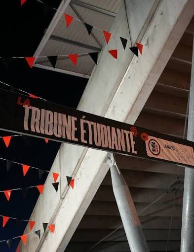Banderole de la Tribune Étudiante au stade